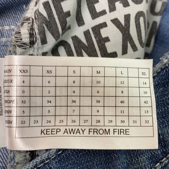 One X One Teaspoon Medium Wash Two-Tone Distressed Denim Mini Skirt. Siz… - Picture 11 of 11